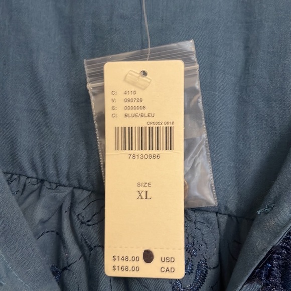 Anthropologie/Pilcro Bell sleeve buttoned top - Picture 6 of 6